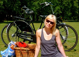You can see the bike basket that I have been talking about.  And, the Dutchies in the background!